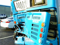 В результате столкновения автобуса и грузовика на Калужском шоссе в Москве пострадали семь человек 