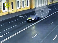 В субботу во время оформления протокола водитель BMW протащил полицейского по дороге около 700 метров. Инспектор лежал на дороге до прибытия своих коллег, а проезжавшие автомобили не обращали на него внимания