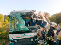 По данным пресс-службы ГУ МЧС РФ по Калининградской области, столкновение с рейсового автобуса N 120 и грузовика произошло возле поселка Круглово около 10:20 (время местное) 