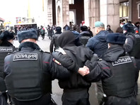 В Москве возле станции метро "Цветной бульвар" начались массовые задержания участников акции "Русский марш"