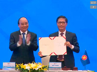 Это крупнейшее в мире соглашение о свободной торговле соглашение подписано в рамках состоявшегося в Ханое под председательством Вьетнама в режиме телемоста саммита Ассоциации государств Юго-Восточной Азии (АСЕАН)