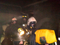 Пожарные эвакуировали 90 человек (в том числе 9 детей), из них с помощью масок дыхательных аппаратов спасены 52 человека